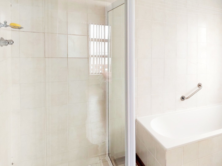 6 Bedroom Property for Sale in McDougall